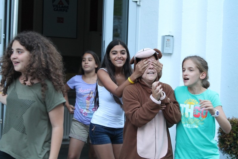 Village Camps International Summer Camp Leysin, Switzerland 2026-08-15 https://www.villagecamps.com/journals_admin/images/699-34-petting zoo (18).jpg